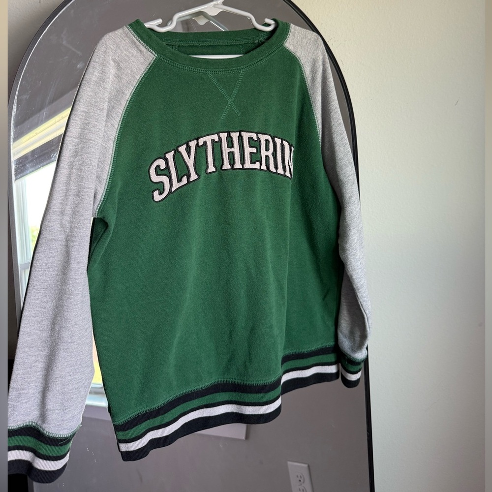 Universal Studios Wizarding World Of Harry Potter Slytherin Youth Sweatshirt L